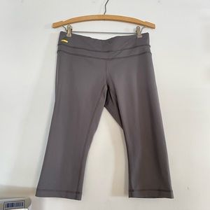euc LOLE cropped grey leggings